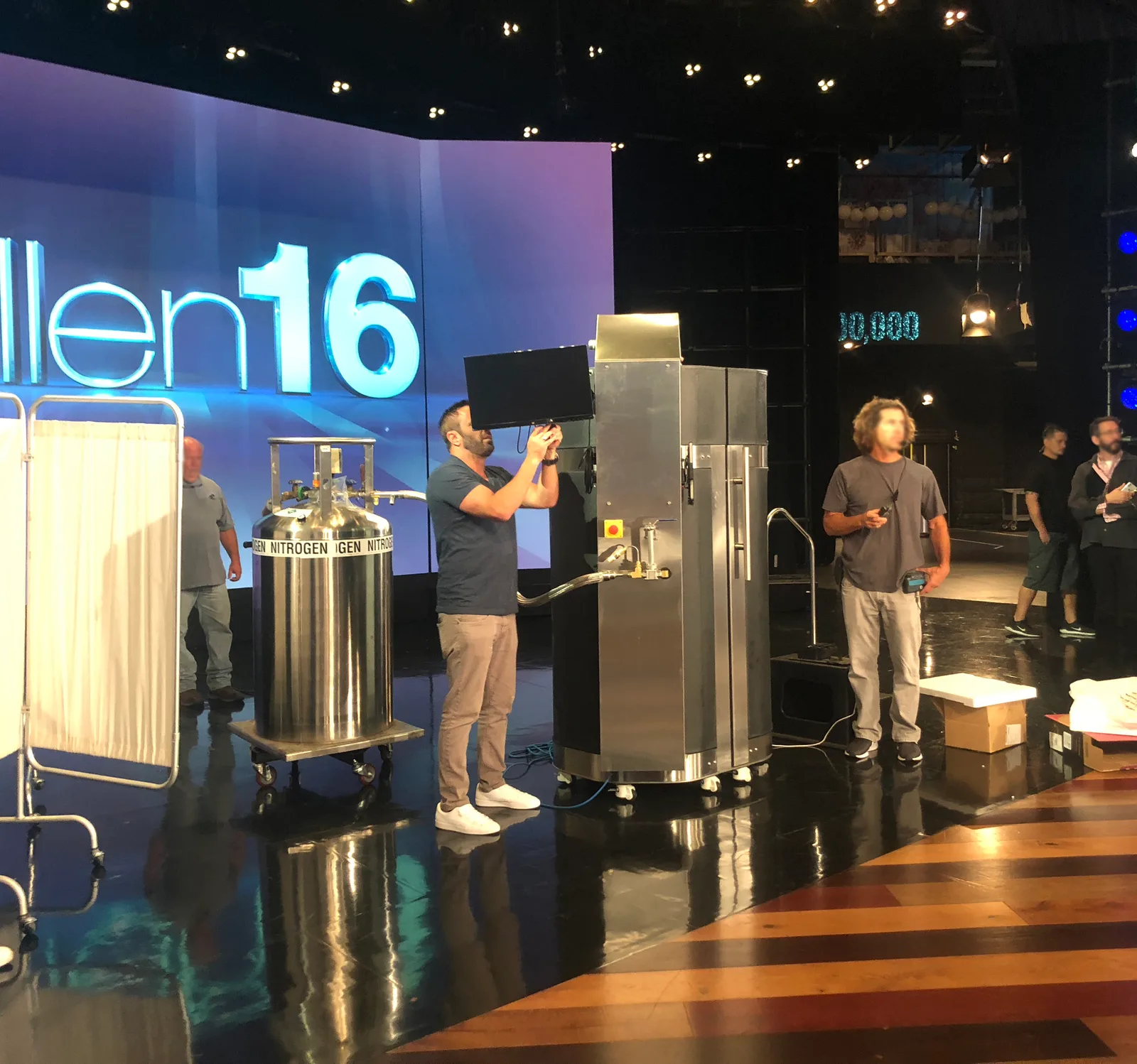 The XR chamber and a liquid nitrogen dewar on the Ellen stage