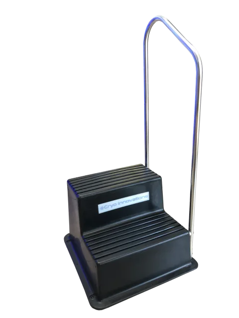 Entry steps with a handrail for the XR chamber